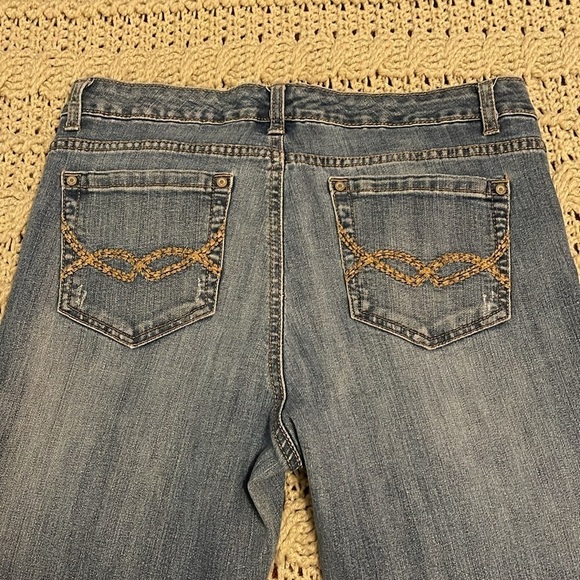 Code Bleu Women’s sz 8A Jeans Maya Straight leg light wash, distressed, preowned - Picture 10 of 12